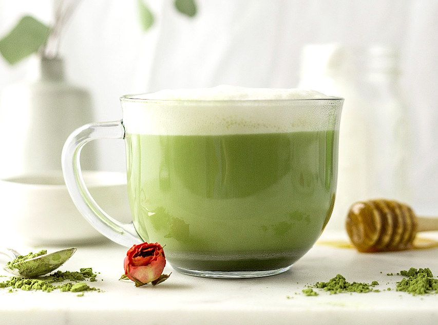 latte-z-matcha-przepisy-zielonaesencja